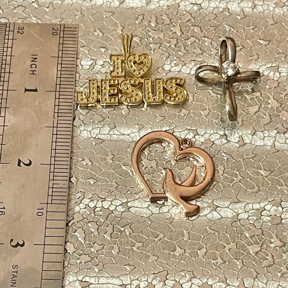 Lot Of 3 Religious Christian’s Pendant Cross Heart Dove Design #2 - Picture 3 of 5